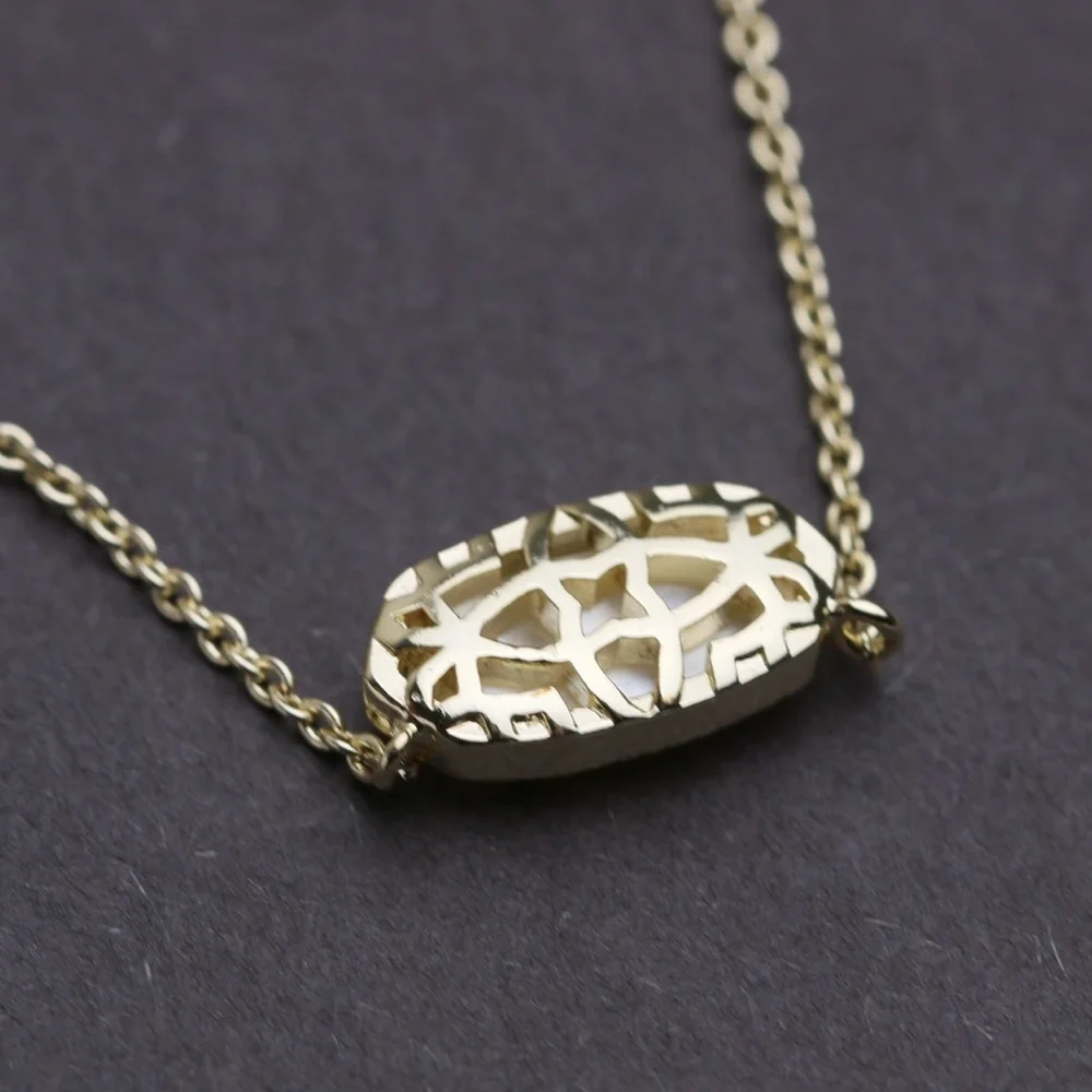 Elisa Pendant Necklace in Ivory Pearl